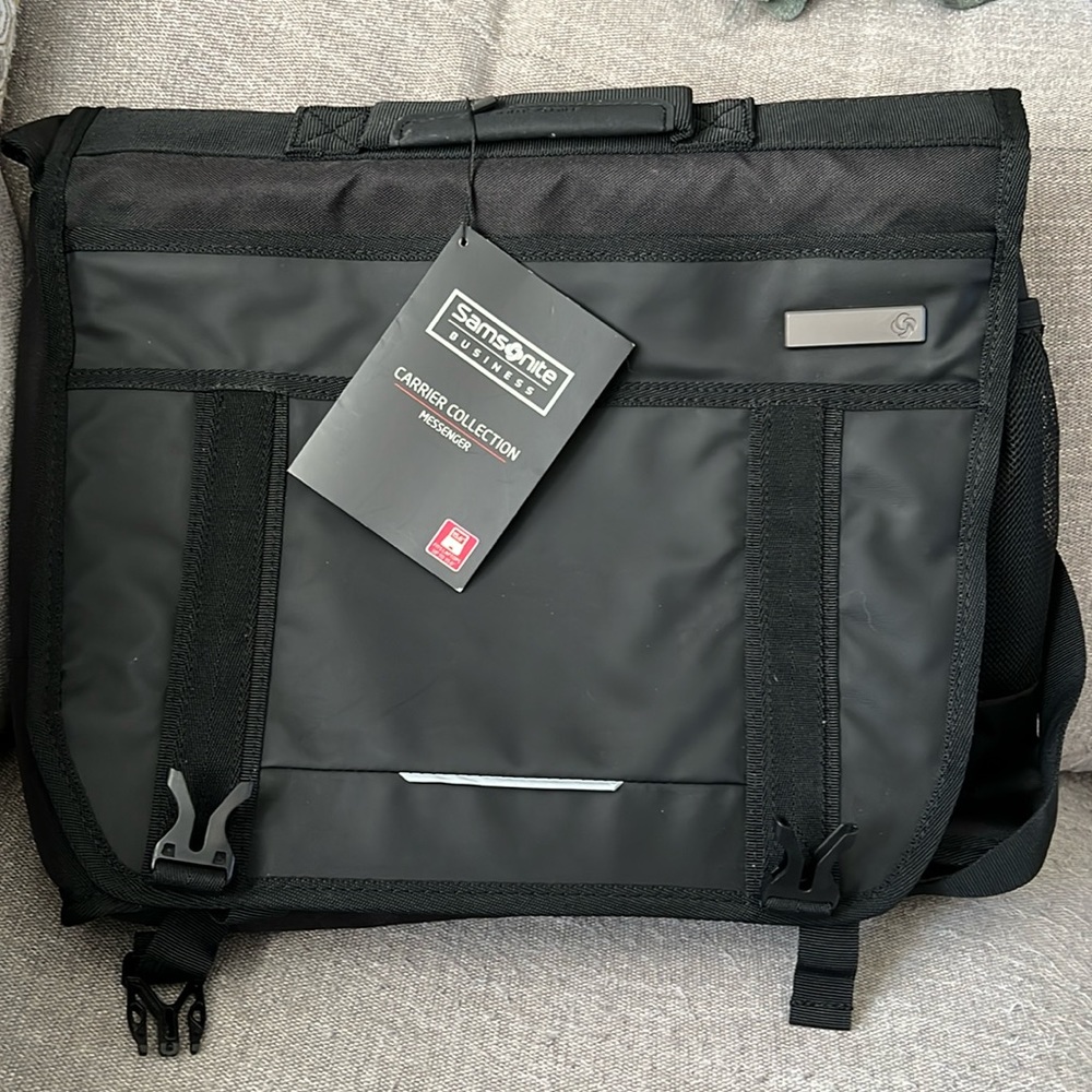 NWT Samsonite Carrier Messenger Bag